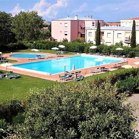 Appartamento Tranquillo Con Patio E Piscina La Caduta Luaran gambar