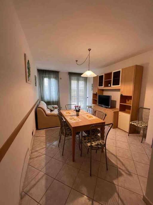 Appartamento Tranquillo Con Patio E Piscina La Caduta Luaran gambar