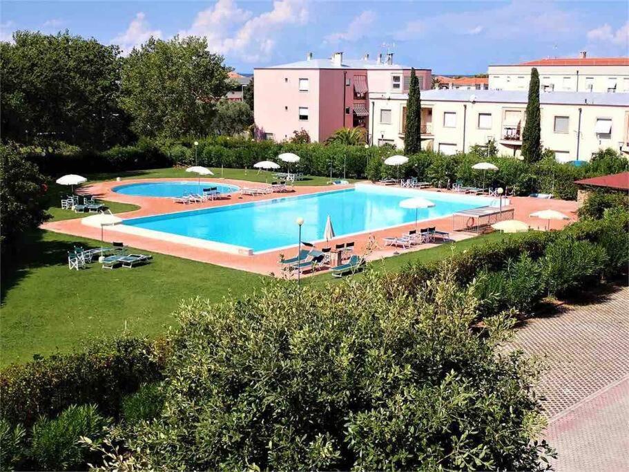 Appartamento Tranquillo Con Patio E Piscina La Caduta Luaran gambar