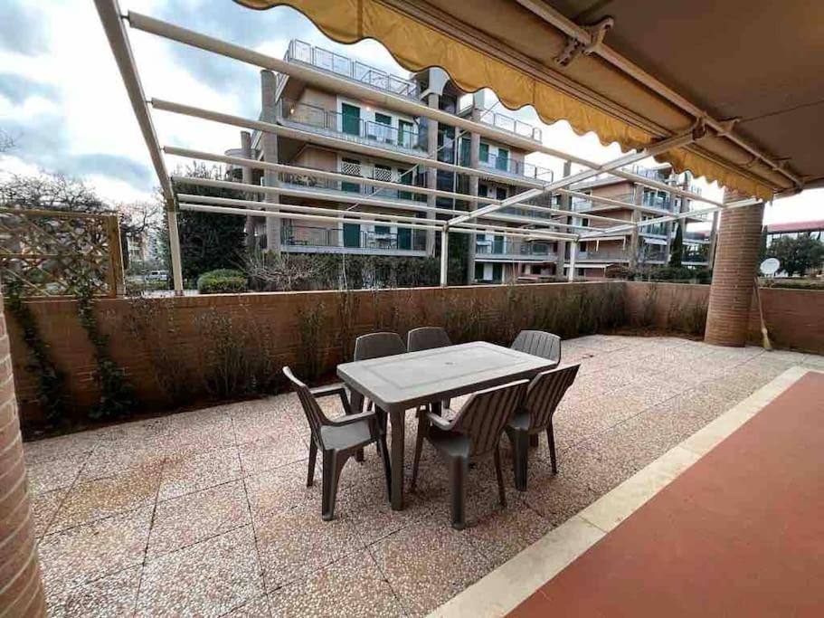 Appartamento Tranquillo Con Patio E Piscina La Caduta Luaran gambar