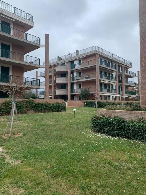 Appartamento Tranquillo Con Patio E Piscina La Caduta Luaran gambar