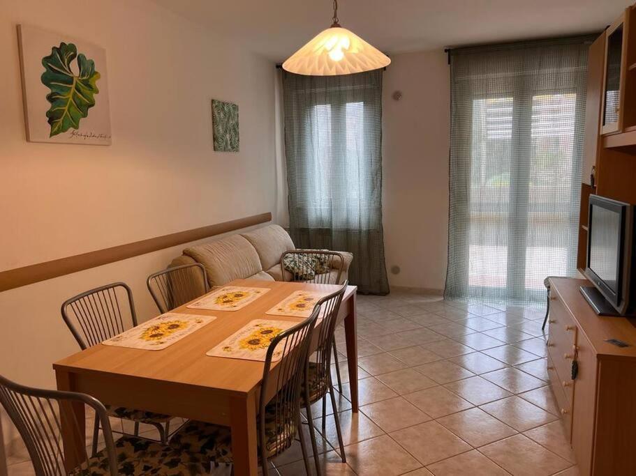 Appartamento Tranquillo Con Patio E Piscina La Caduta Luaran gambar